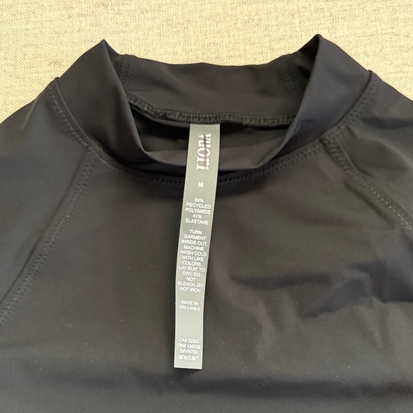 Vuori Womens Rash Guard Sun Layer Long Sleeve Top Fitted - Picture 4 of 6